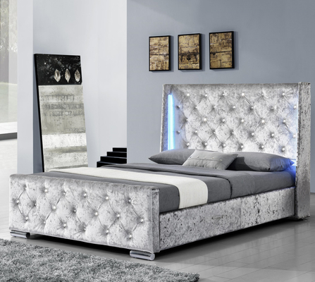 Estructura de cama tapizada gris tamaño King con capitoné Wingback con ribete de cabeza de clavo
