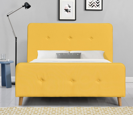 Cama de plataforma tapizada con mechones amarillos King Size Casual Buscando dormitorio