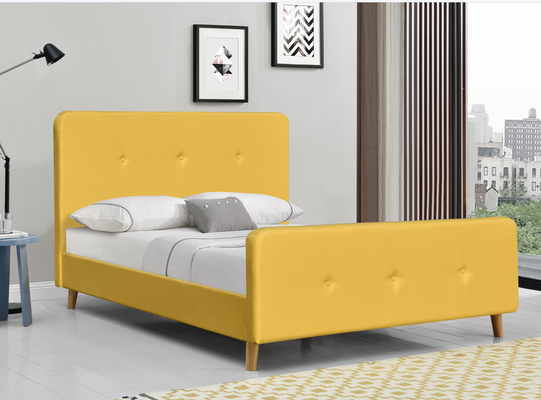 Cama de plataforma tapizada con mechones amarillos King Size Casual Buscando dormitorio