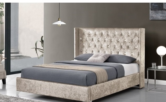 Cuadro de cama tapizado de madera contrachapada de tamaño rey con alas