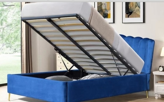 Cama de almacenaje de gas de tela azul terciopelo con cuatro pies de oro