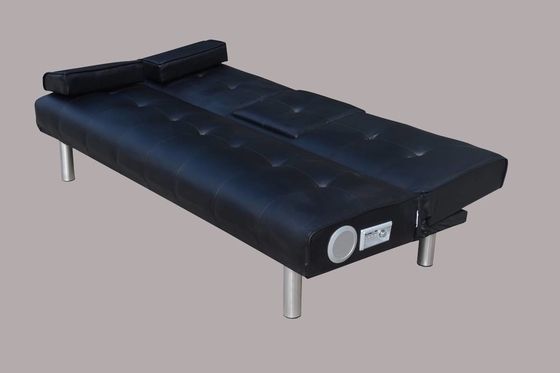Un sofá plegable que viene en varios colores y se puede convertir en una cama.