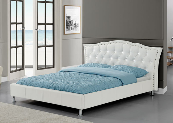 Tamaño personalizable para usted y opciones de color y material para este marco de cama tapizada.