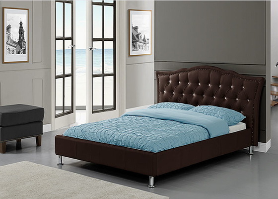 Tamaño personalizable para usted y opciones de color y material para este marco de cama tapizada.