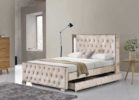 Cuadro de cama completo con botón tapizado, cabezal de almacenaje con tufo, soporte de pizarras de madera