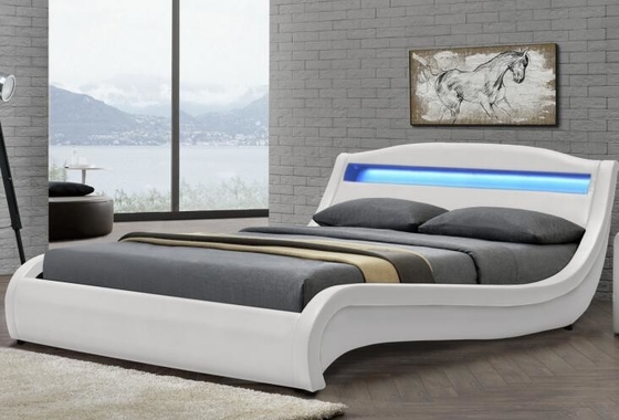 El LED blanco doble tapizó el marco de la cama con la pequeña cama de trineo rellenada de cuero de las luces