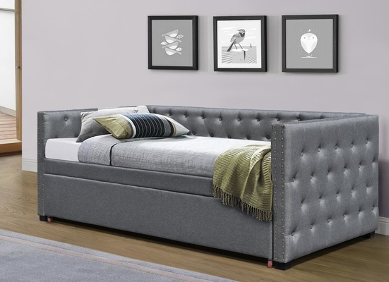 El Daybed tapizado terciopelo del mismo tamaño saca la cama de ruedecilla sola Chesterfield Grey Plush